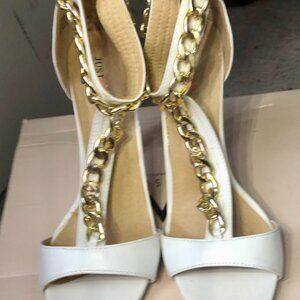 Just Fab white gold link strap heels / 9